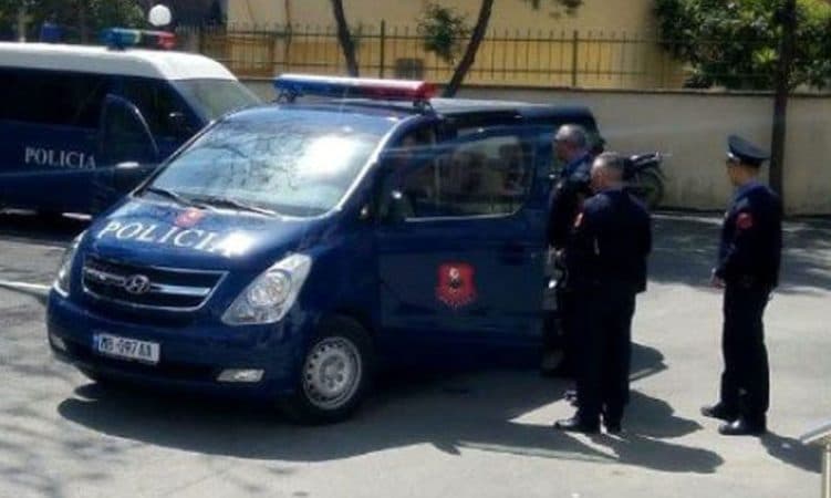 Vidhte sendet me vlerë në banesa të ndryshme, arrestohet 40-vjeçari në Kuçovë