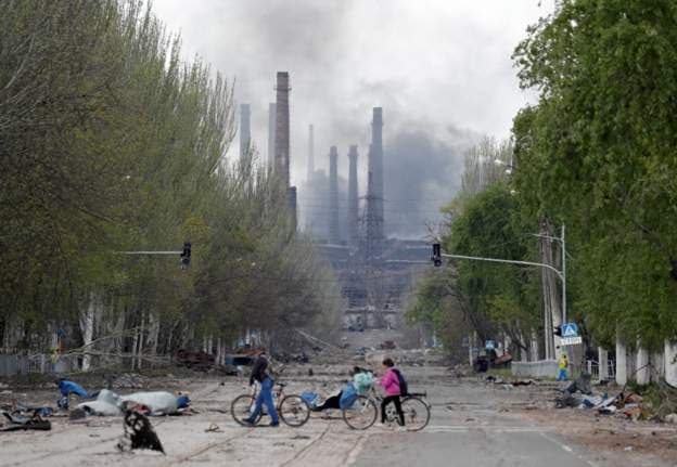 Vazhdon evakuimi në Mariupol, 200 civilë janë ende të bllokuar brenda fabrikës së çelikut
