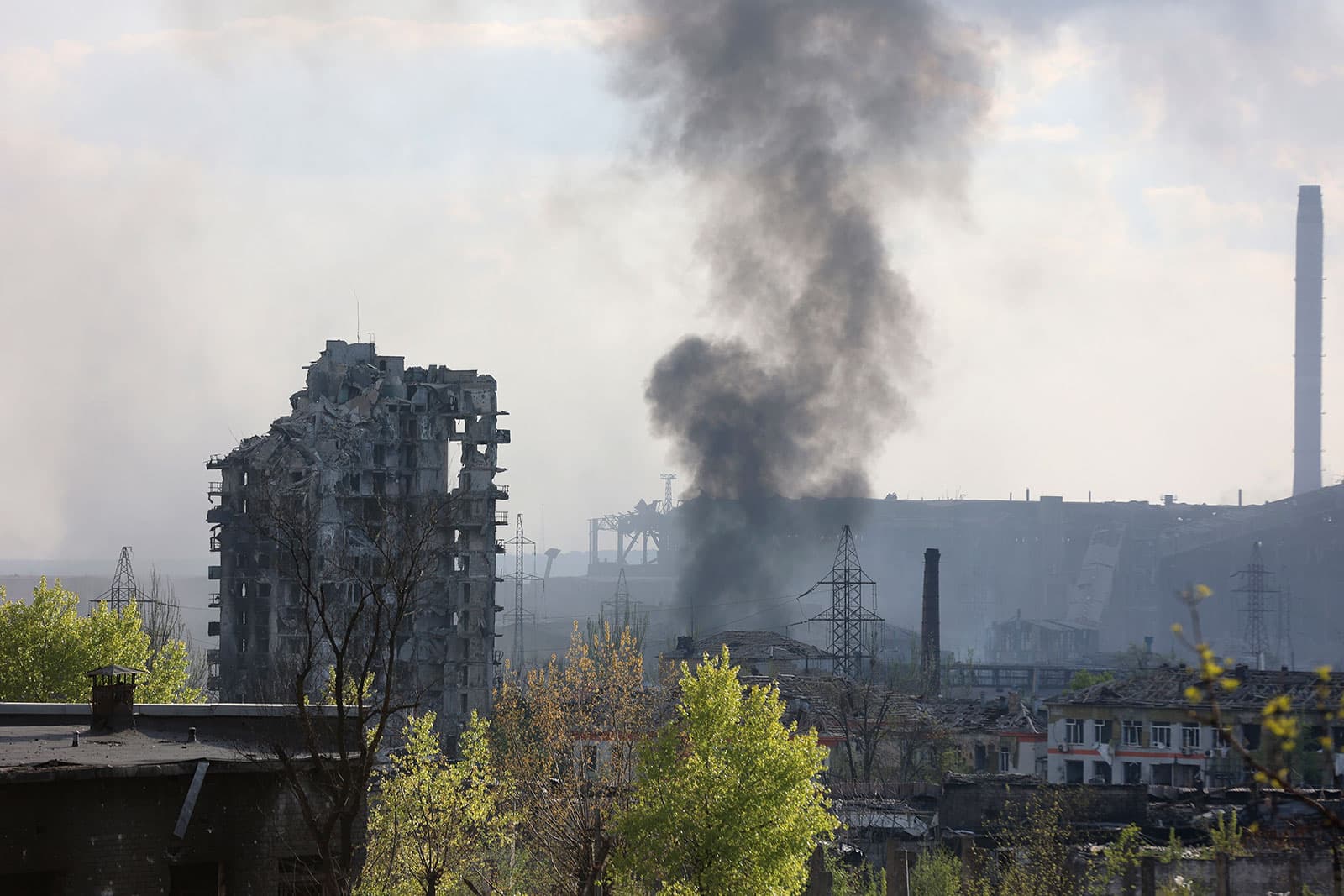 Zelensky: 344 persona u evakuuan nga Mariupol, ka ende fëmijë dhe gra