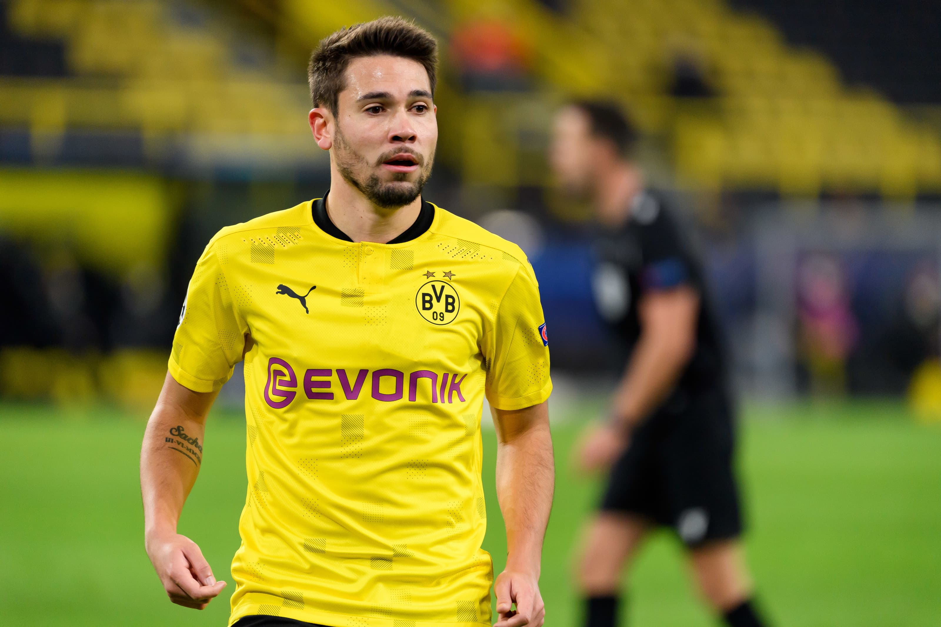 Barcelona mendon për Raphael Guerreiron