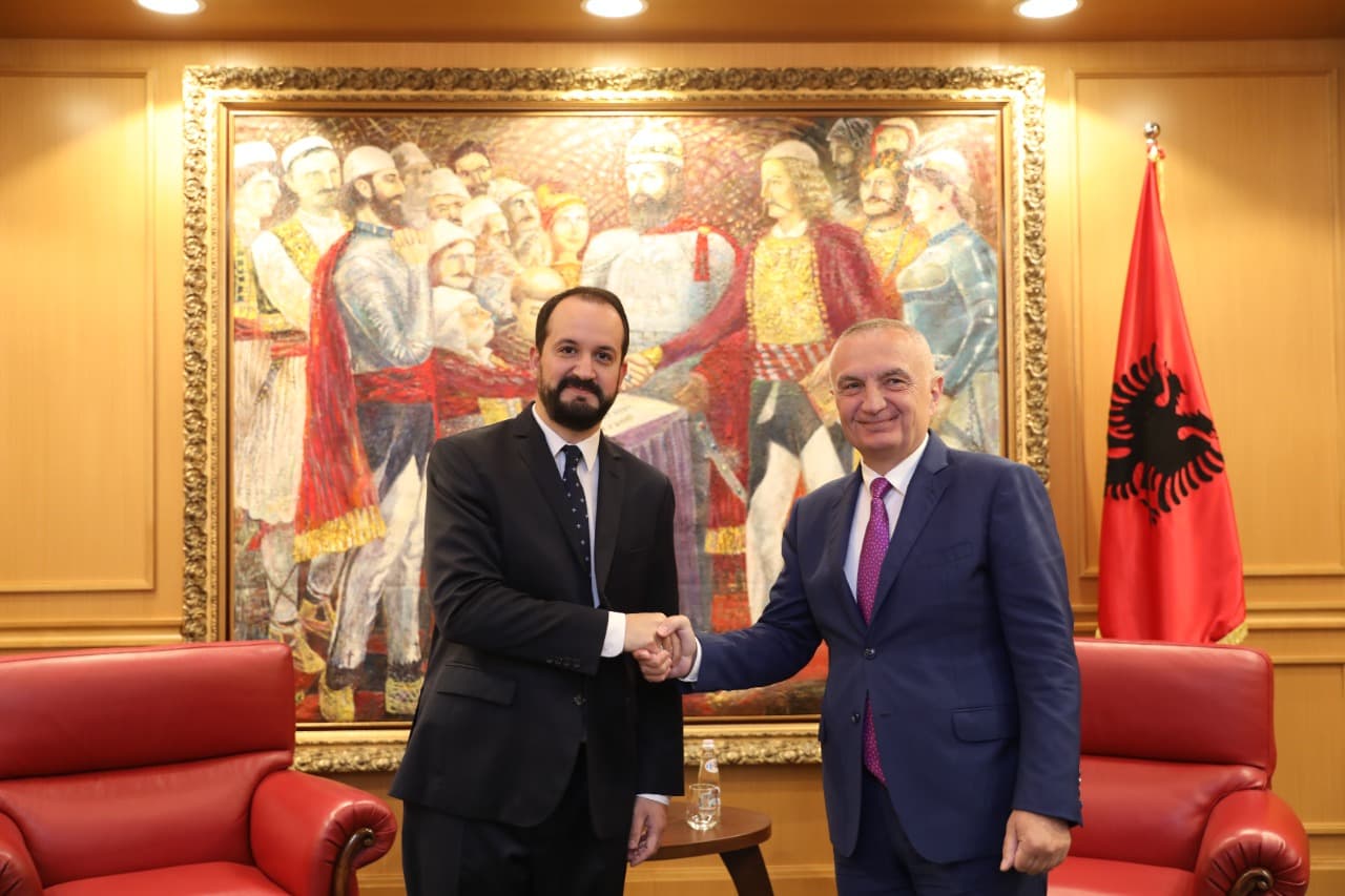 Ambasadori i Argjentinës, i paraqet Letrat Kredenciale Presidentit Meta