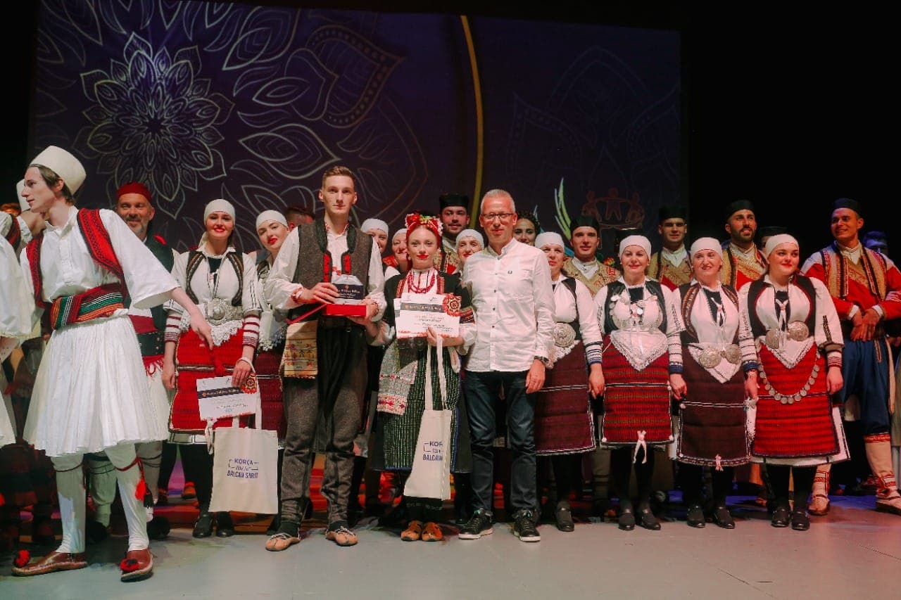 Valle e muzikë tradicionale në Festivalin Ballkanik në Korçë, fitues Maqedonia e Veriut