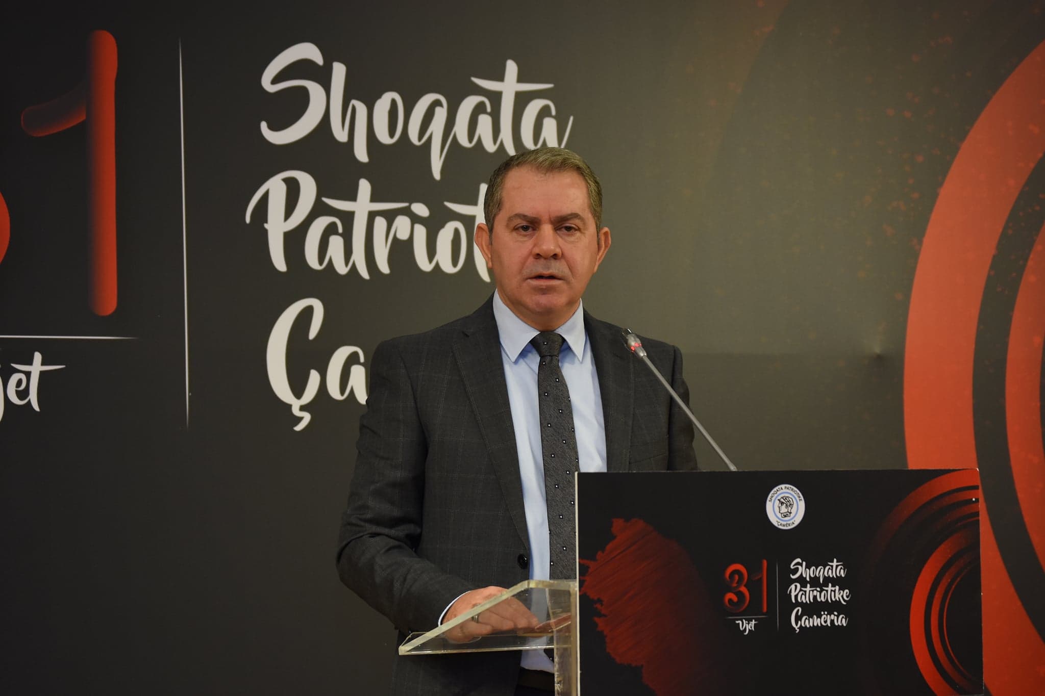 Dendias sot në Tiranë/ Shoqata “Çamëria” dhe PDIU kërkon heqjen e Ligjit të Luftës