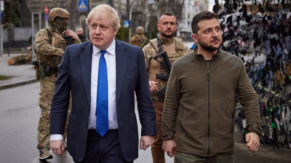 Zelensky falenderon Boris Johnson për dërgimin e armëve: Kuptoi nevojat tona