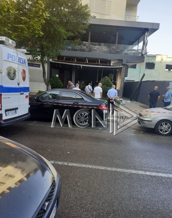 Shpërthim tritoli në dyqanin e rrobave të Noizyt, dëmtohet dhe lokali (VIDEO)