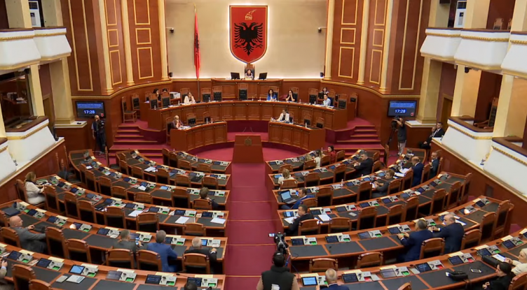 Bordi i Transparencës, debate në Kuvend/ Berisha: Metodë komuniste. Rama: Ndihmë në kohë krizash (VIDEO)