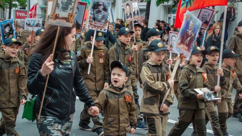 Rusia synon të nxisë patriotizmin në shkollë