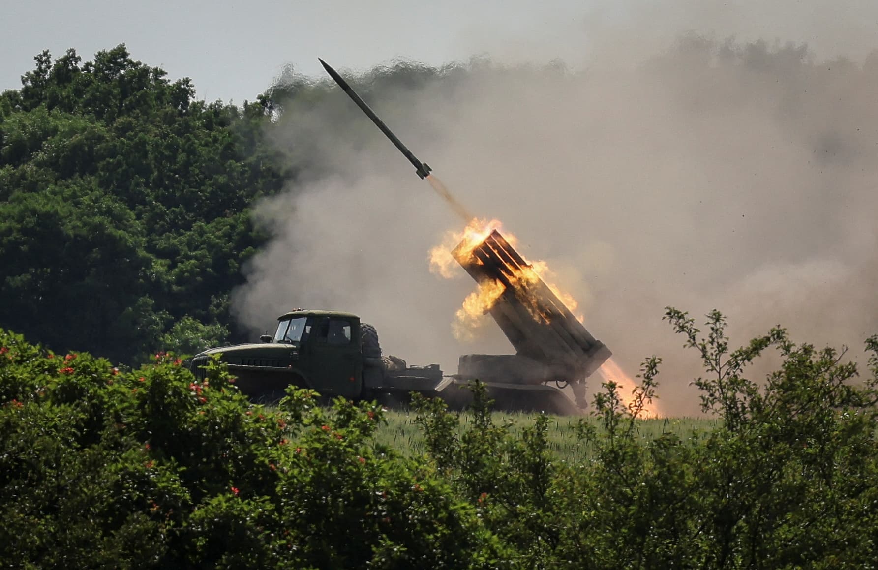 Ukraina bën thirrje për "barazi të armëve të rënda"