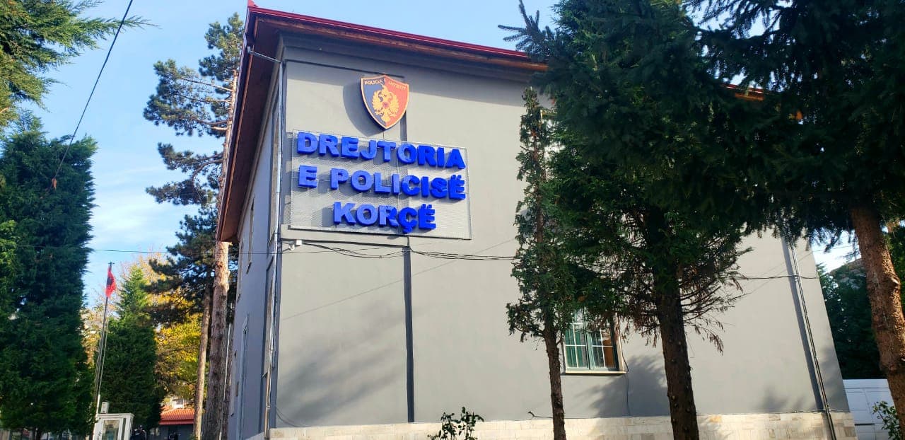 Bullizuan të riun gjatë shoqërimit në Komisariat, nis hetimi për 3 policë në Korçë