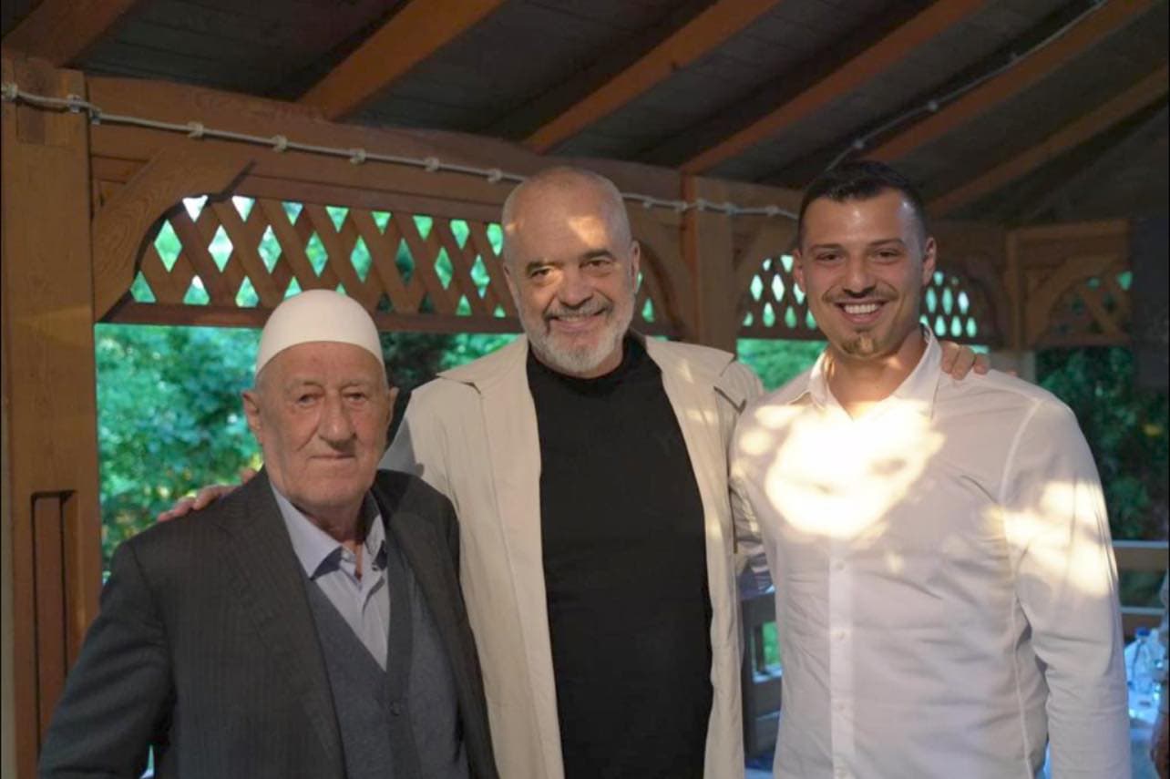 Rama në Kosovë viziton familjen e ish-presidentit Thaçi