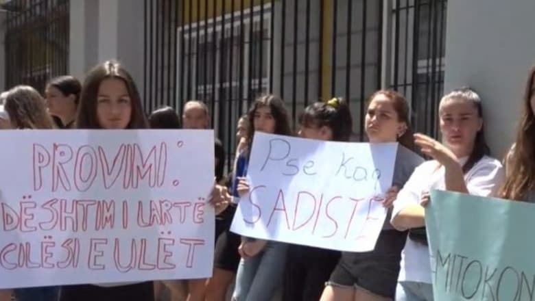 Matura shtetërore/ Maturantët sot në protestë para Ministrisë së Arsimit (VIDEO)