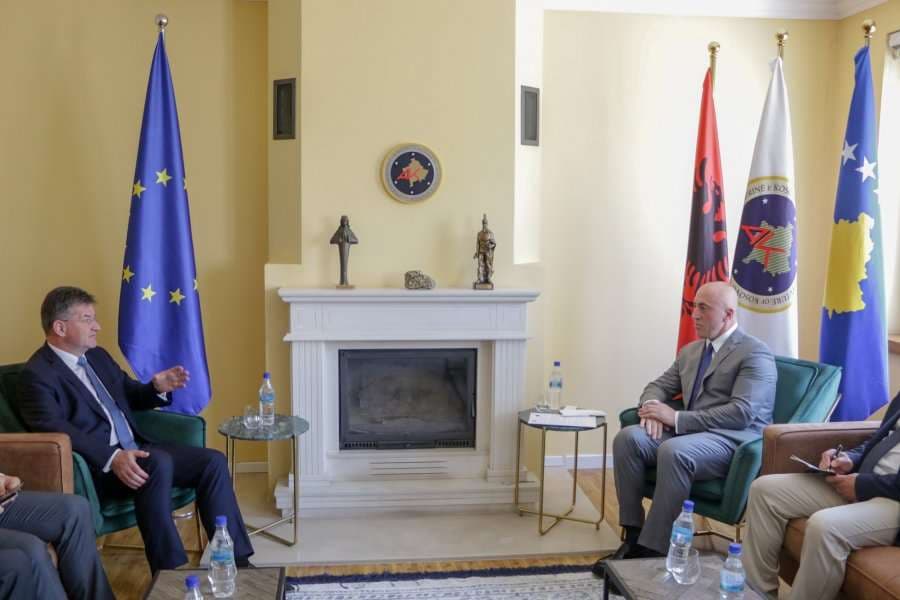 Dialogu Kosovë-Serbi/ Haradinaj takon Lajçakun: Përfshirja e SHBA-ve, e domosdoshme