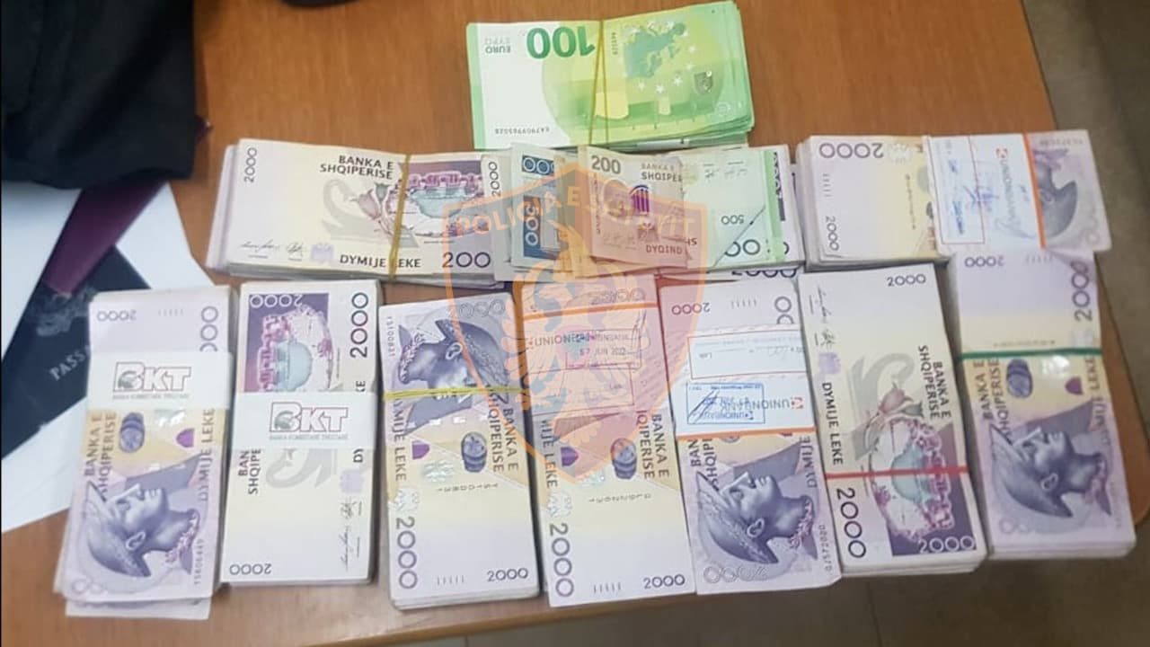 Shtetasit italian i sekuestrohen 12 mijë euro dhe miliona lekë, arrestohet në Morinë