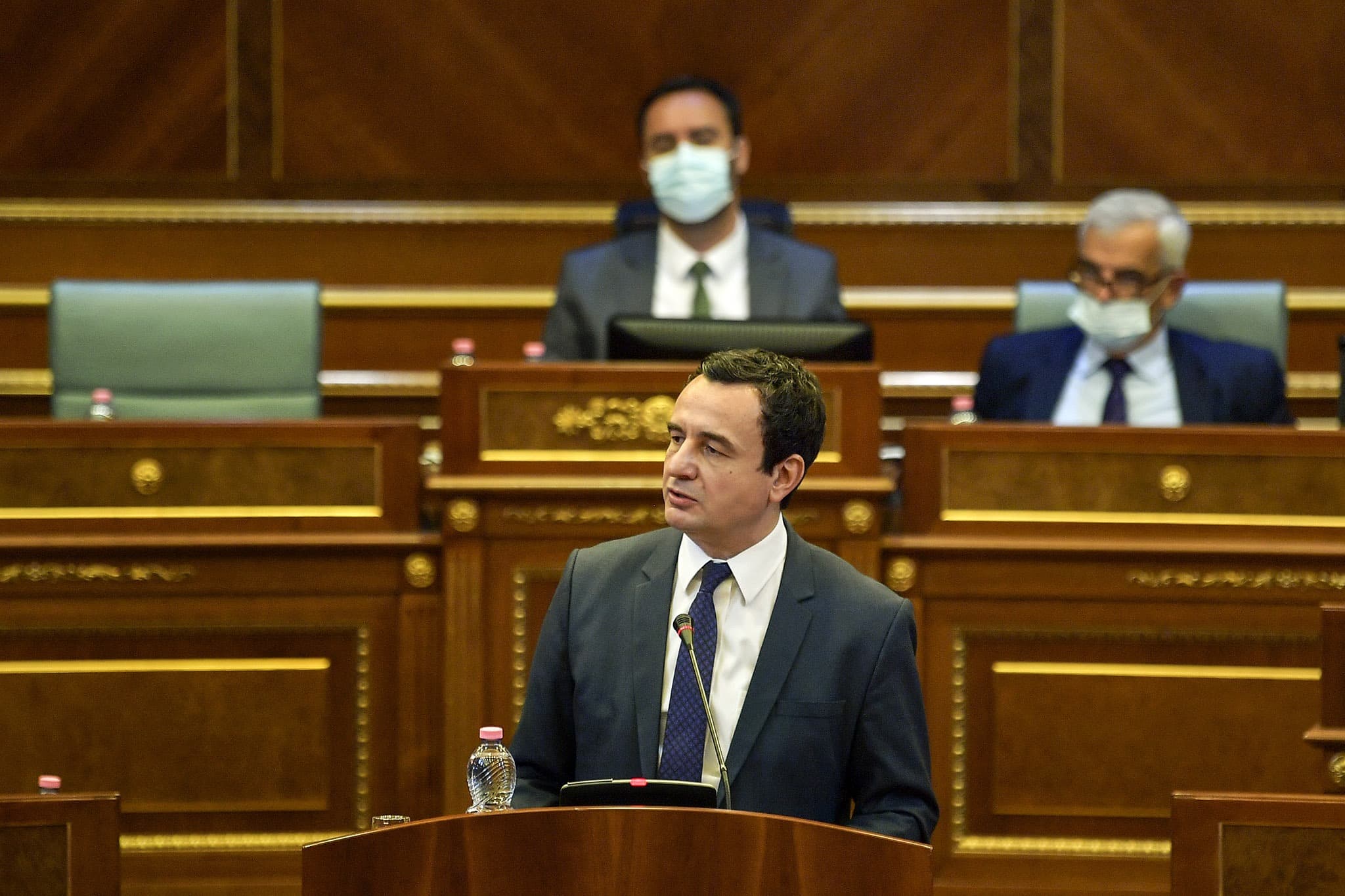 Debate në Kuvend/ Kurti: Tani në Kosovë jetohet me dinjitet sepse qeveria nuk vjedh si dikur