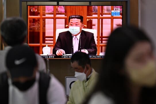 Deklarata e fundit nga Koreja e Veriut: Covidi mbërriti tek ne me tullumbace nga Koreja e Jugut
