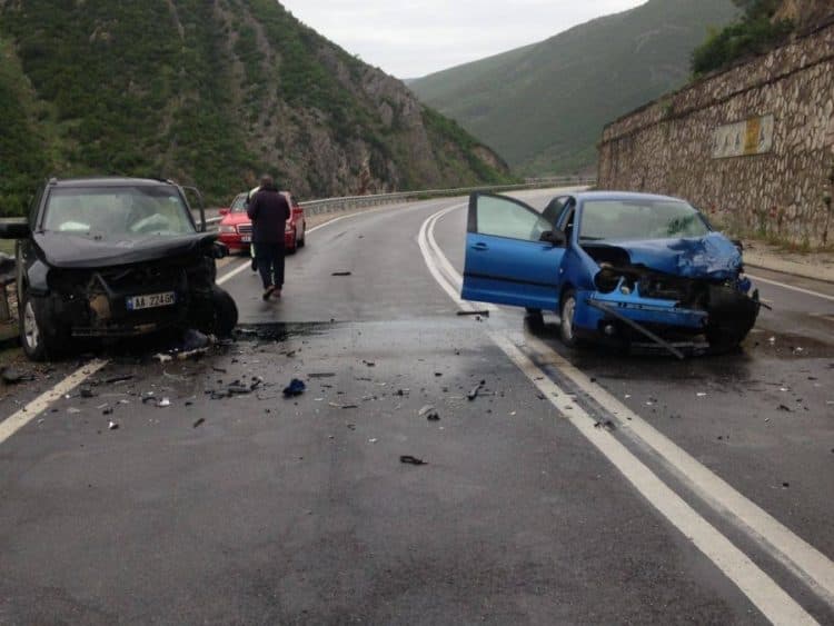 Mjeti del nga rruga në aksin Tepelenë-Nivicë, plagoset 67-vjeçari