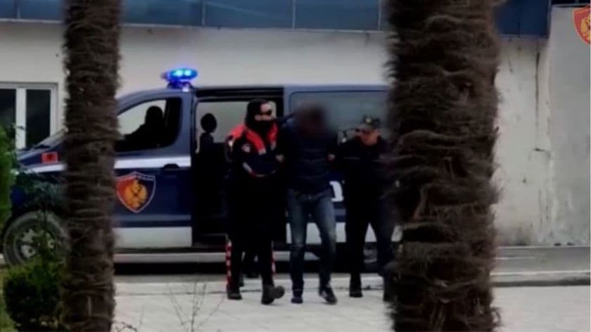 Mori ryshfet për të pajisur me dokumente zyrtare një qytetar, arrestohet topografi në Vlorë