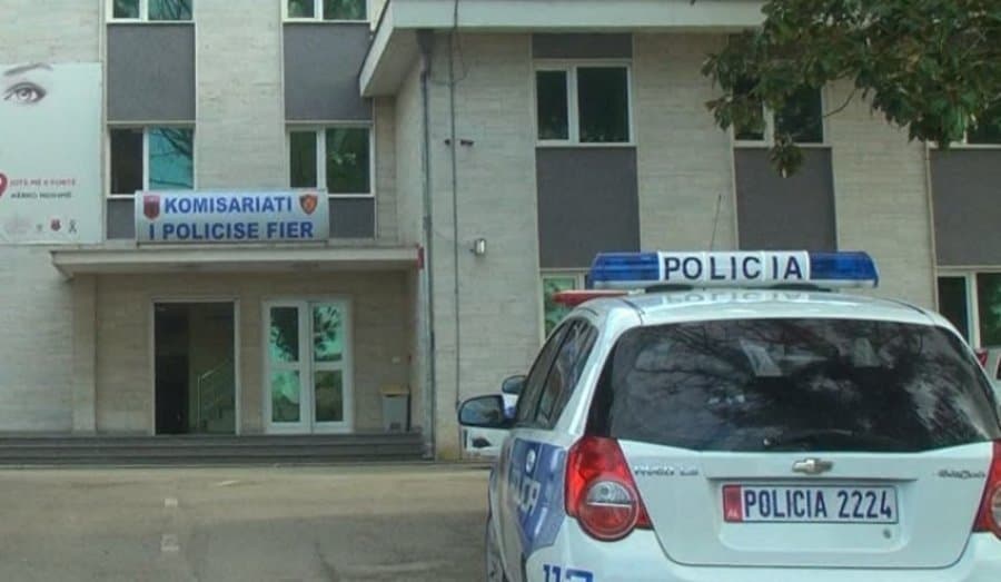 Fier/ Aksidentohet 33-vjeçarja dhe djali i saj 6 vjeç