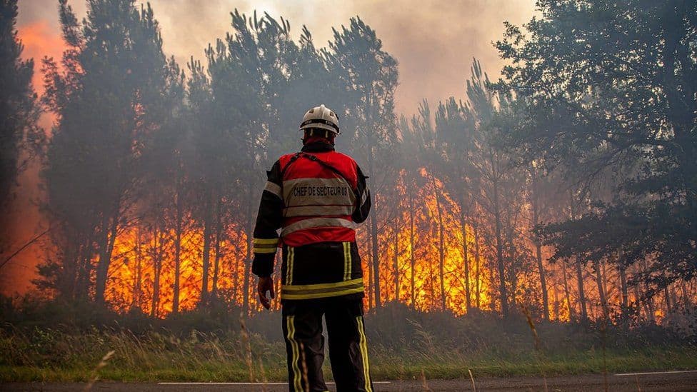 Përhapja e zjarreve në Mesdhe, mijëra të evakuaur në disa shtete