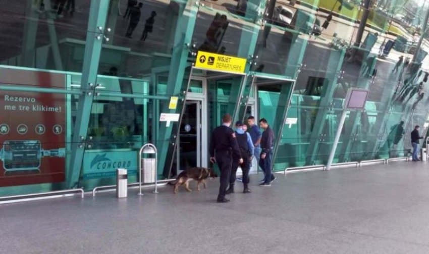 Në kërkim ndërkombëtar, i riu nga Kina kapet në Rinas me pasaportë false