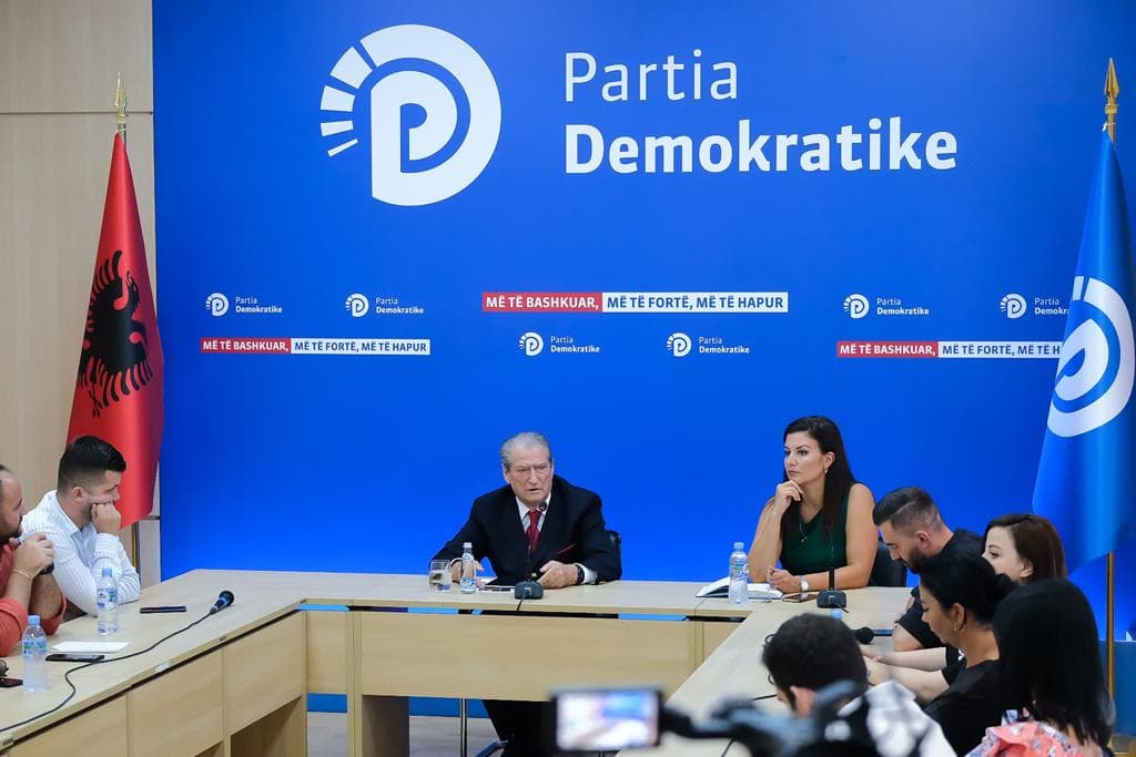 "Jam njoftuar me letër", Berisha: Më kanë ndaluar hyrjen në Britaninë e Madhe