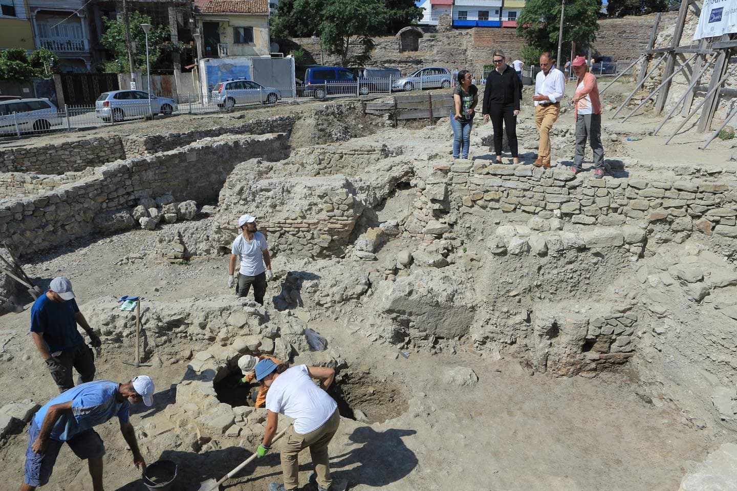 Ekspedita katër javore/ Gjetje të reja arkeologjike në Amfiteatrin e Durrësit