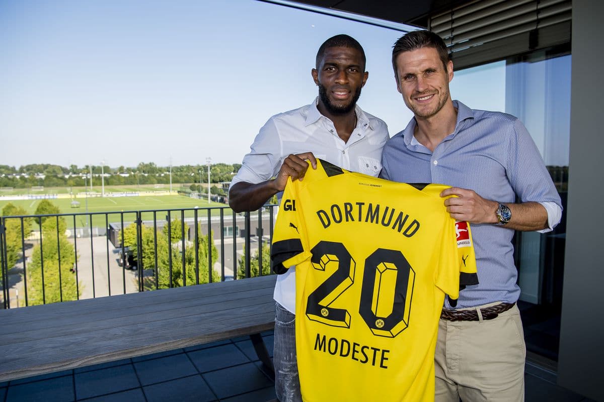 Dortmund gjen zëvendësuesin e Haller, firmos sulmuesi