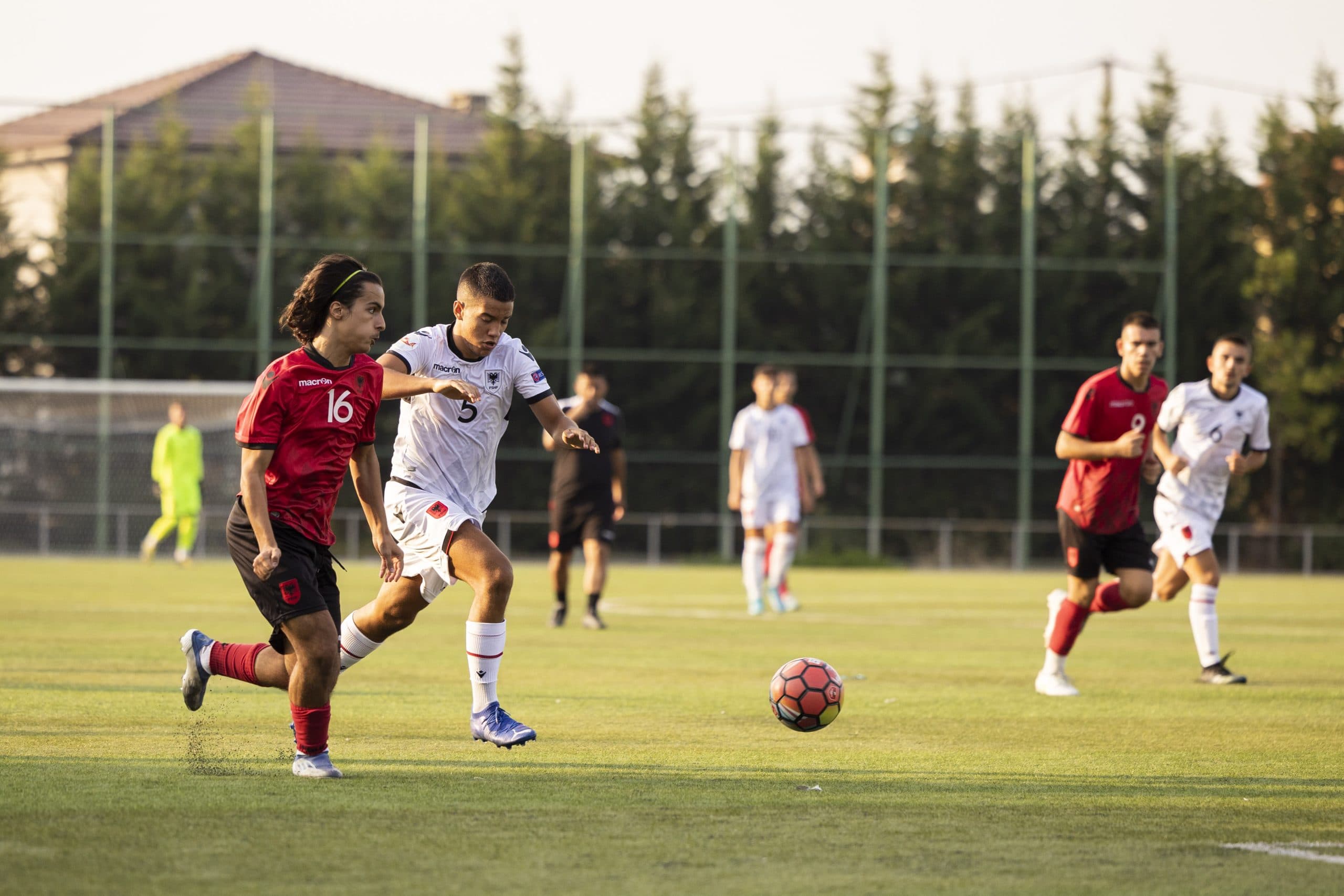 Shqipëria U-17 nis përgatitjet, trajneri Bulku: Të shikojmë gjendjen e lojtarëve