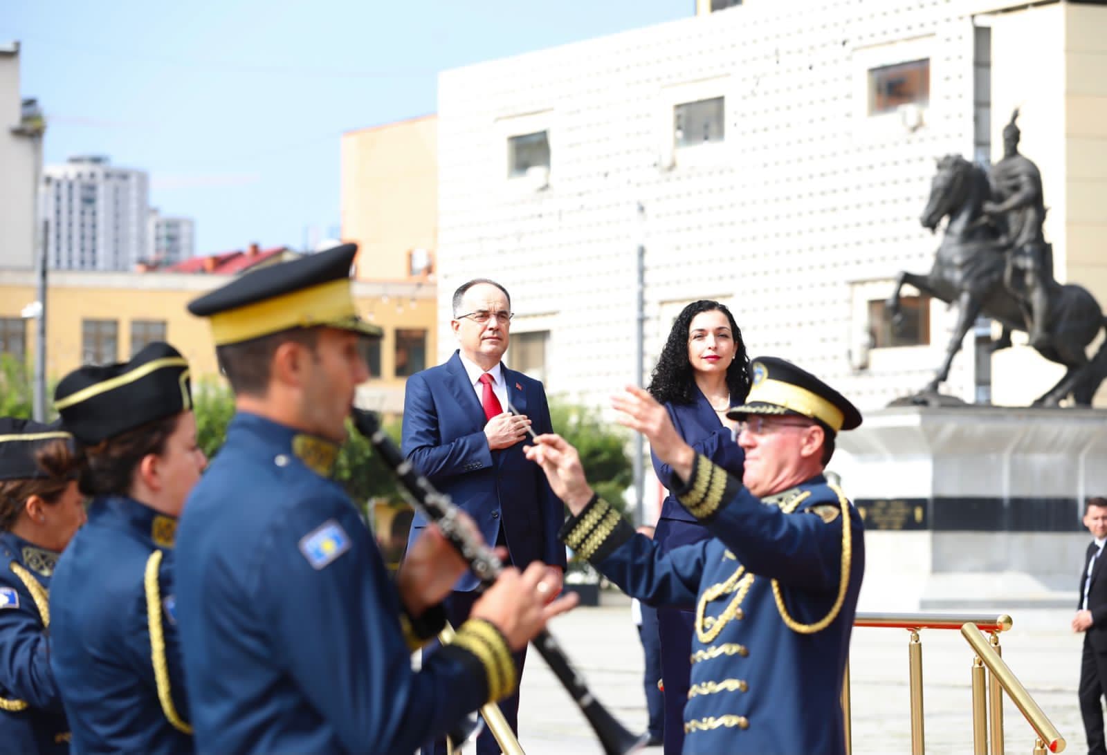 Presidenti Begaj vizitë zyrtare në Kosovë, pritet nga Osmani