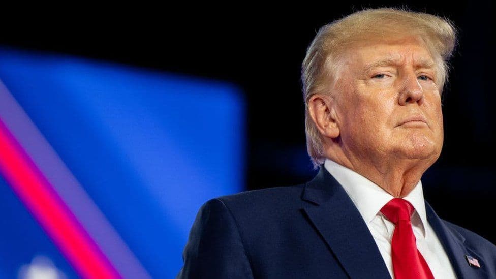 Pasi FBI i bastisi shtëpinë, Trump padit departamentin e drejtësisë