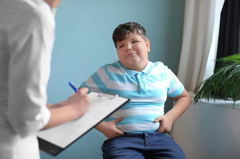 Arsyeja pse adoleshentët po shkojnë drejt obezitetit