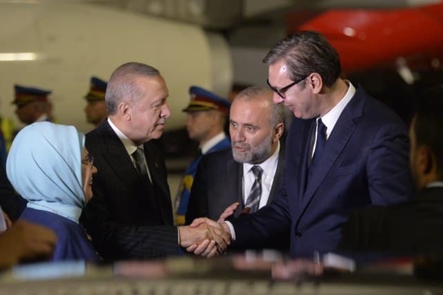 Erdogan në Beograd: Turqia gati të ndihmojë në dialogun Kosovë-Serbi