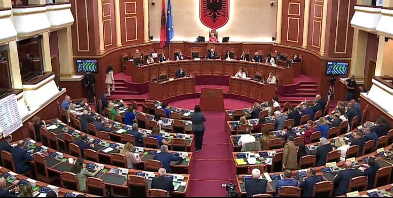 Kuvendi i Shqipërisë miraton me 71 vota pro aktin normativ për ndryshimet në buxhetin 2022
