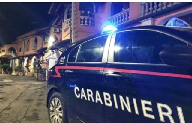 “I ngacmoi të dashurën”, shqiptarët përleshen me shkopinj e gurë me italianë