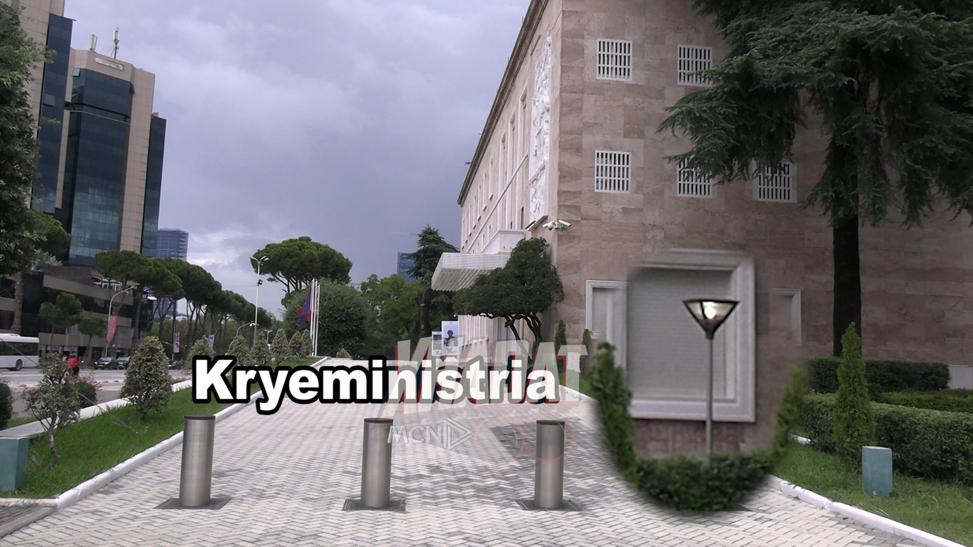 Balluku qytetarëve: Të kursejmë energji! Dritat jashtë kryeministrisë ndezur