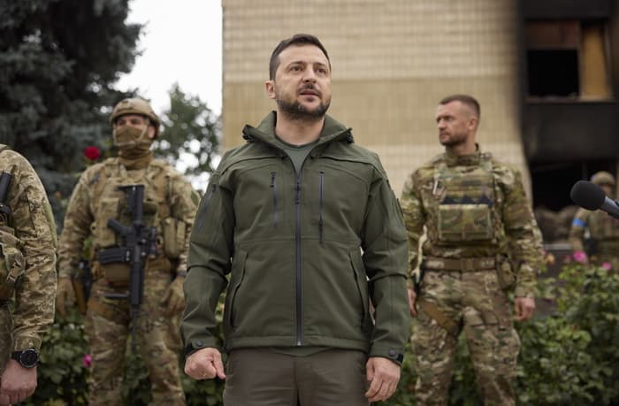Aksidentohet makina me të cilën udhëtonte Presidenti ukrainas, Volodymyr Zelensky