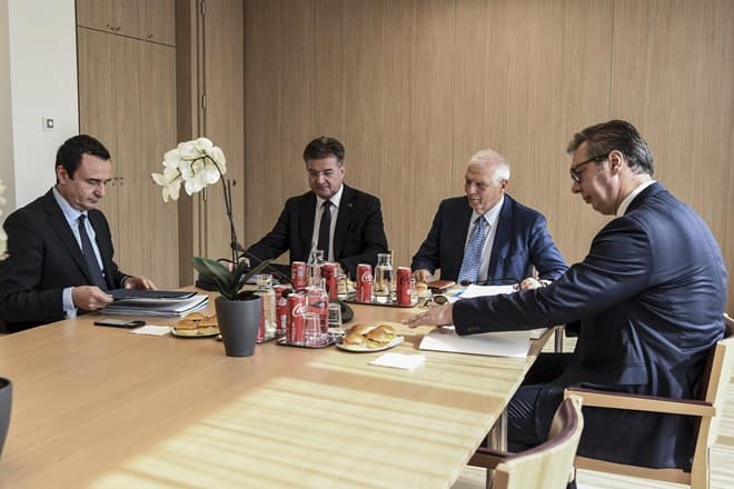 Gazeta Danas: Vuçiç ka një vit kohë për ta nënshkruar marrëveshjen me Kosovën