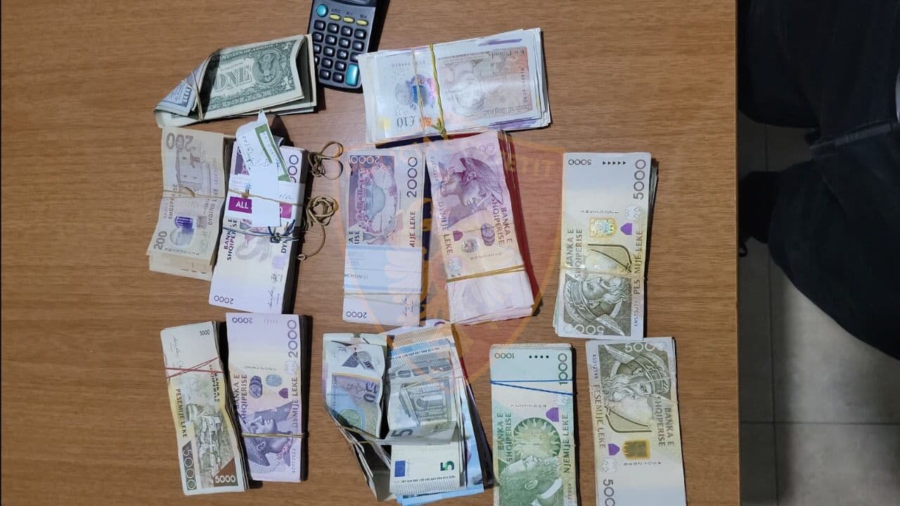 Pranga kambistit në Durrës për fshehje të ardhurash, ushtronte aktivitetin ilegalisht
