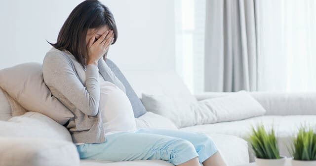 Rreziku që i kanoset një gruaje nëse kalon stres në shtatzëni