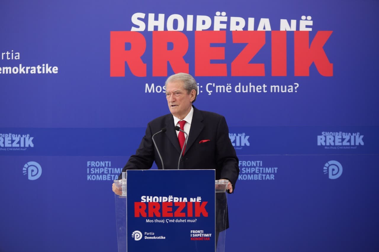 Berisha: Janë publikuar 105 mijë emra shqiptarësh të hetuar nga policia, moment i rrezikshëm për vendin