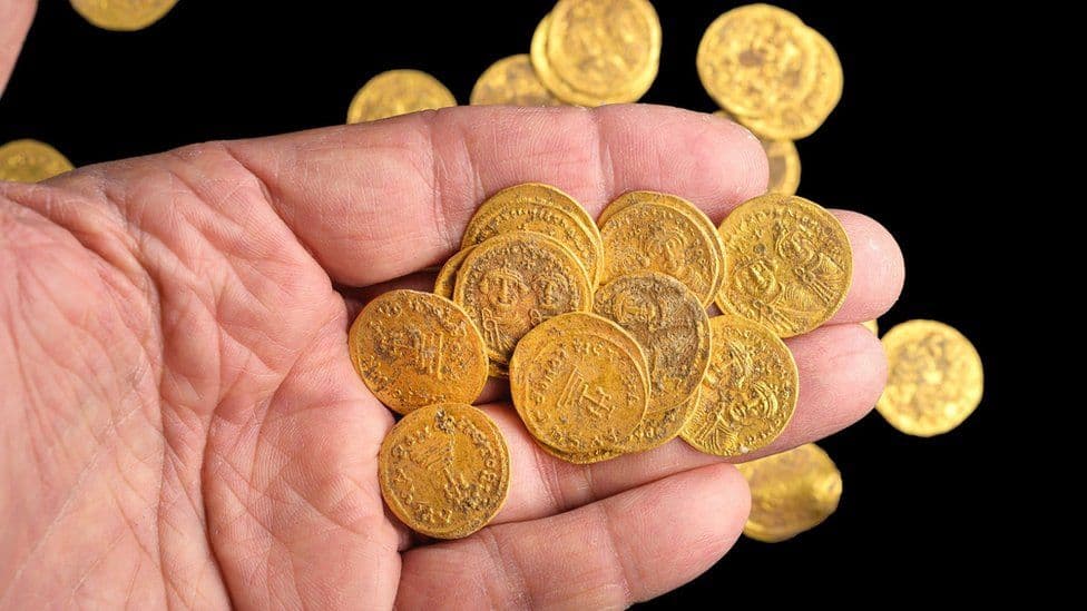 Gjenden 44 monedha ari të fshehura në mur, datojnë në shekullin e 7-të