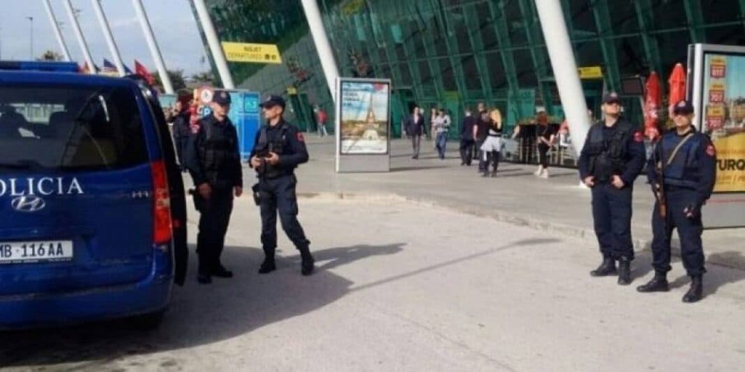 Tentuan të kalojnë kufirin me dokumente false, në hetim dy persona
