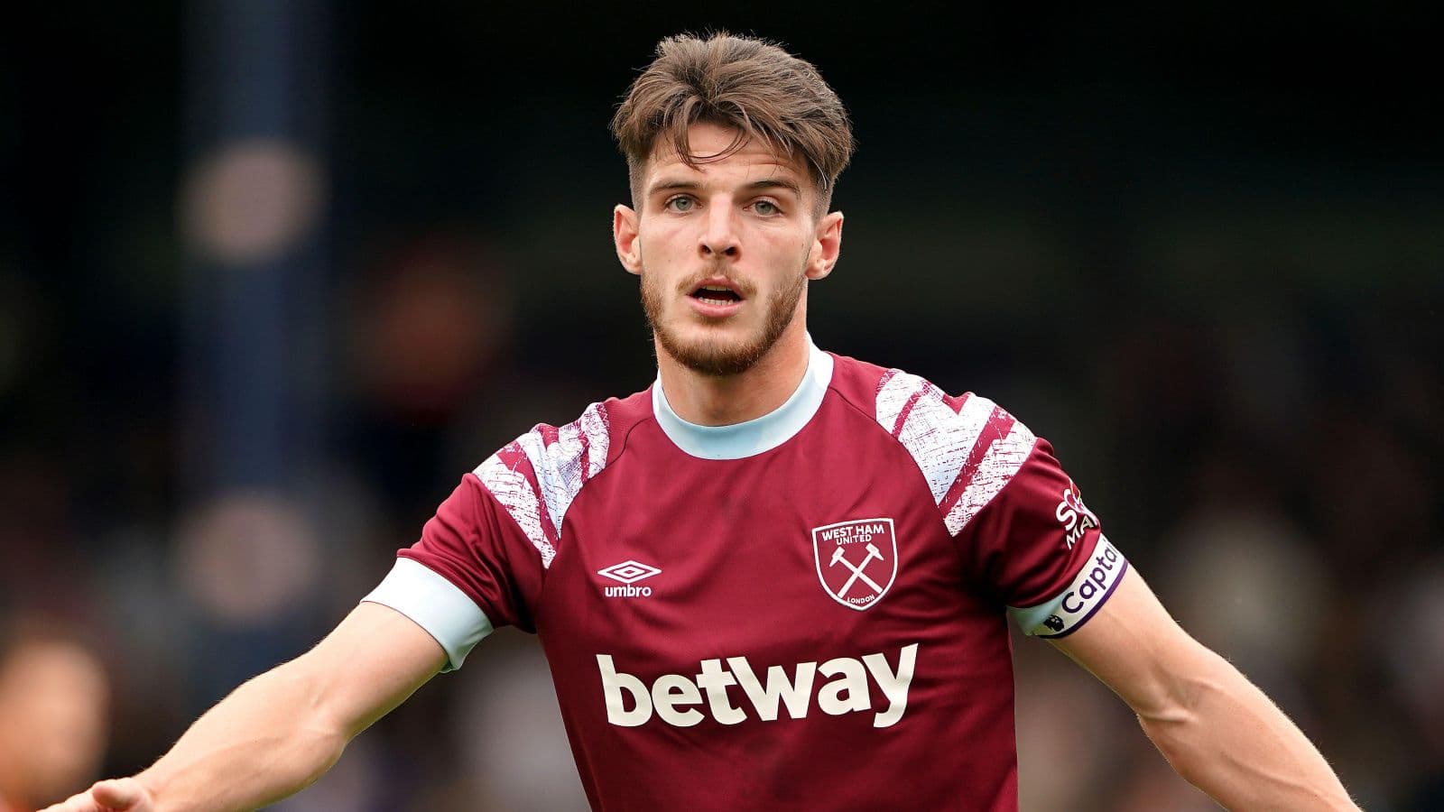 Chelsea dhe Liverpool sfidë për Declan Rice