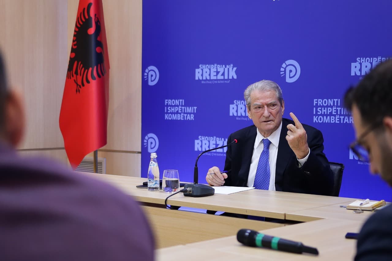 Akuzon Berisha: Lear Kurtin e vranë për së dyti, qesen ia kanë vendosur në stomak, përsëritën skenarin e Klodian Rashës me armën