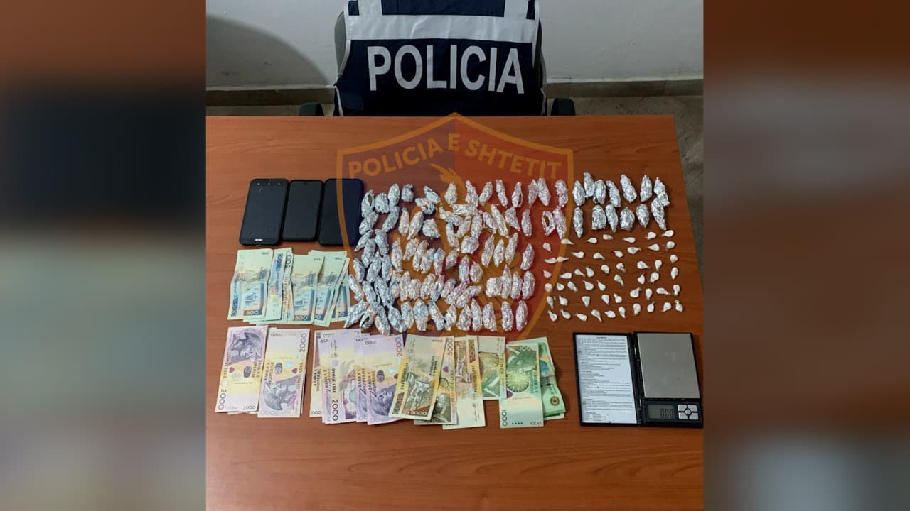 Kokainë dhe kanabis gati për shitje, dy të arrestuar në Vlorë