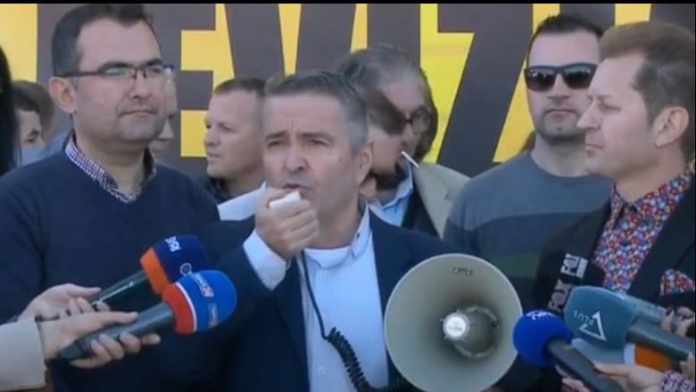 Protesta e pedagogëve, Kovaçi: Nuk duam të kalojmë në grevë urie
