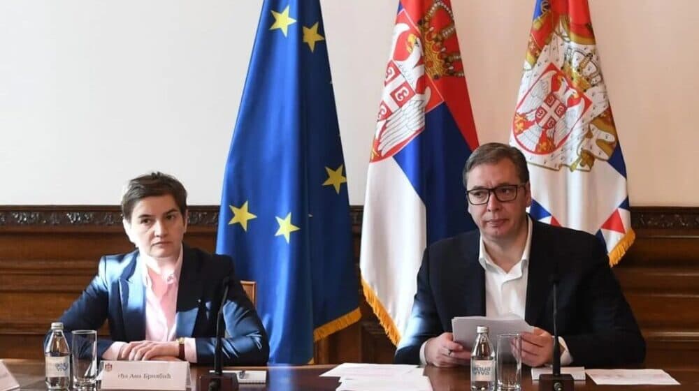 Situata në veri të Kosovës/ Qeveria e Serbisë në seancë të jashtëzakonshme, i pranishëm edhe Vuçiç