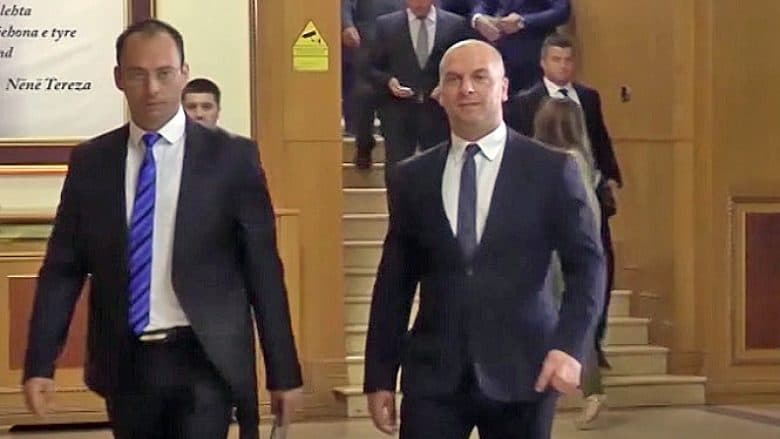 Largimi i serbëve/ KMDLNJ: I planifikuar, Qeveria është dashur ta pranoj shtyrjen e afatit për targa ose të mos e shtyjë fare