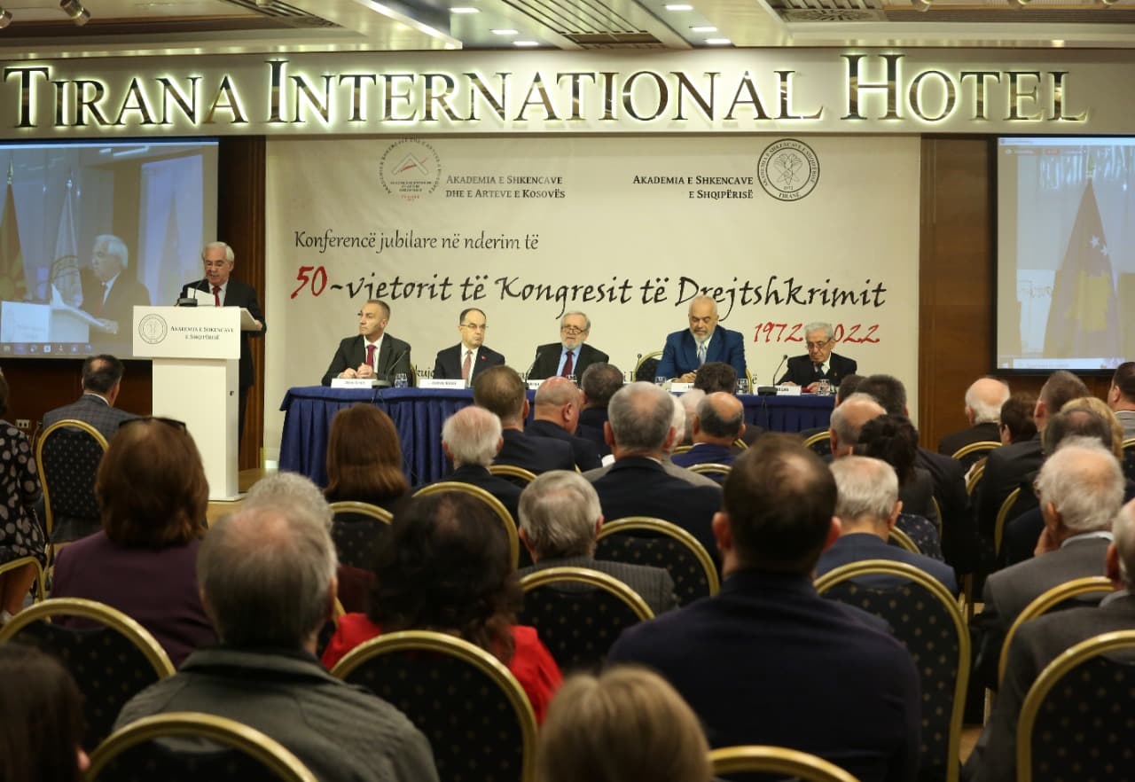 Akademia e Shkencave organizoi konferencë jubilare në 50-vjetorin e Kongresit të Drejtshkrimit