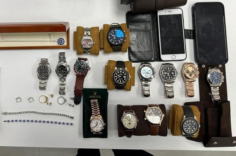 Sekuestrohen mallra kontrabandë me vlerë/ Arrestohet 42-vjeçari në Rinas